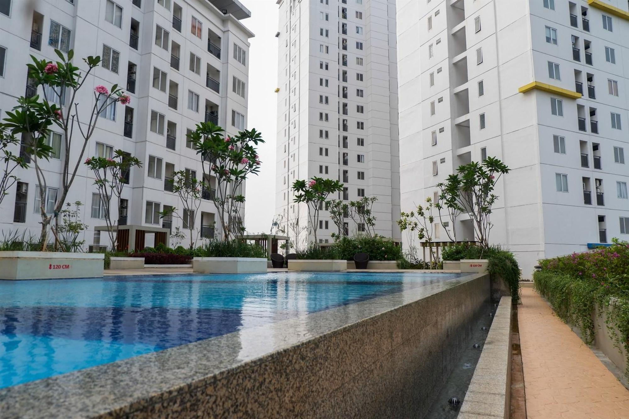 Comfy And Tranquil 2br Bassura Near Mall By Travelio Apartment